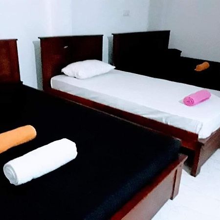Black And White Kandy Guest House 02 Deiyannewela 外观 照片