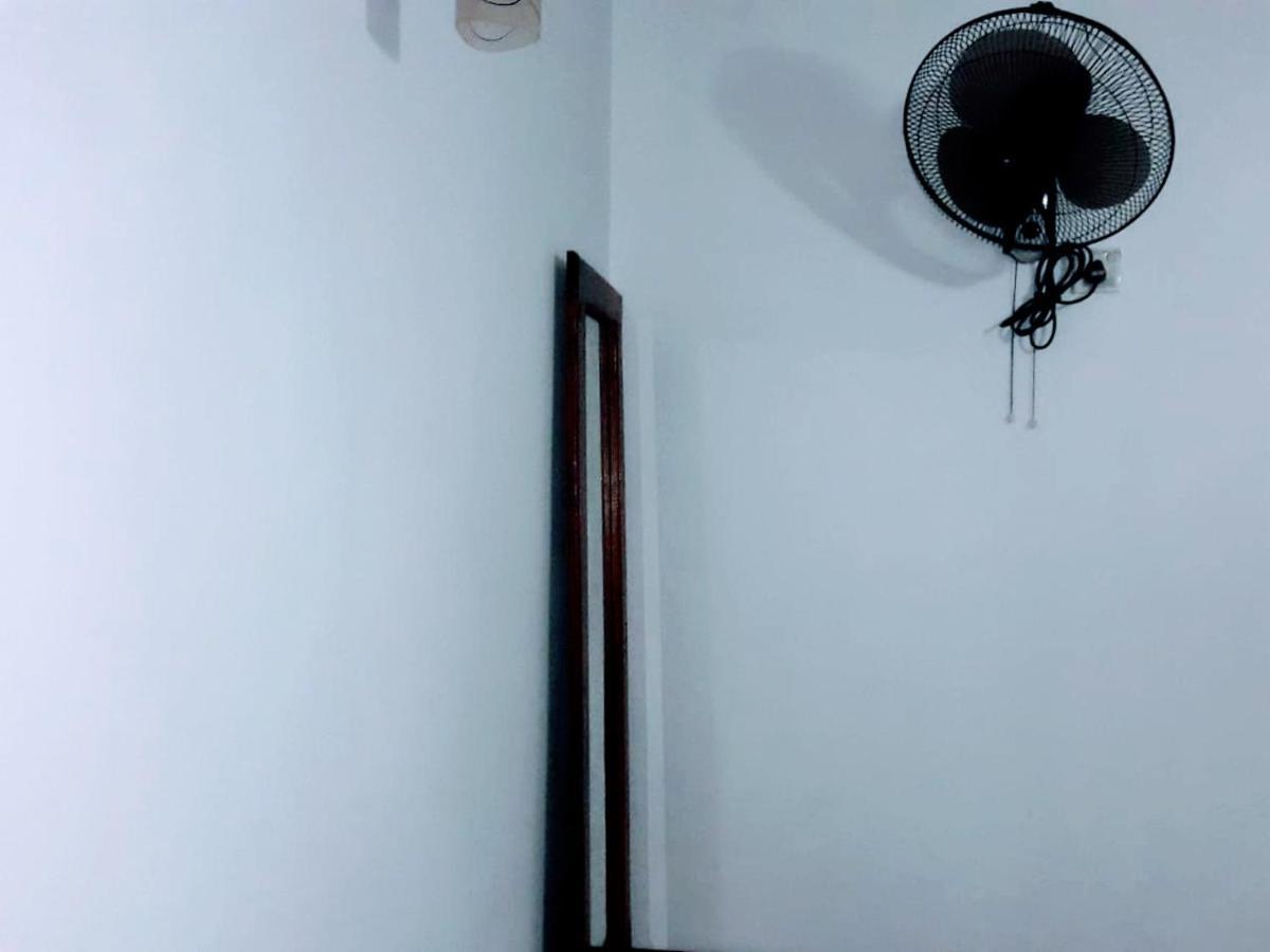 Black And White Kandy Guest House 02 Deiyannewela 外观 照片
