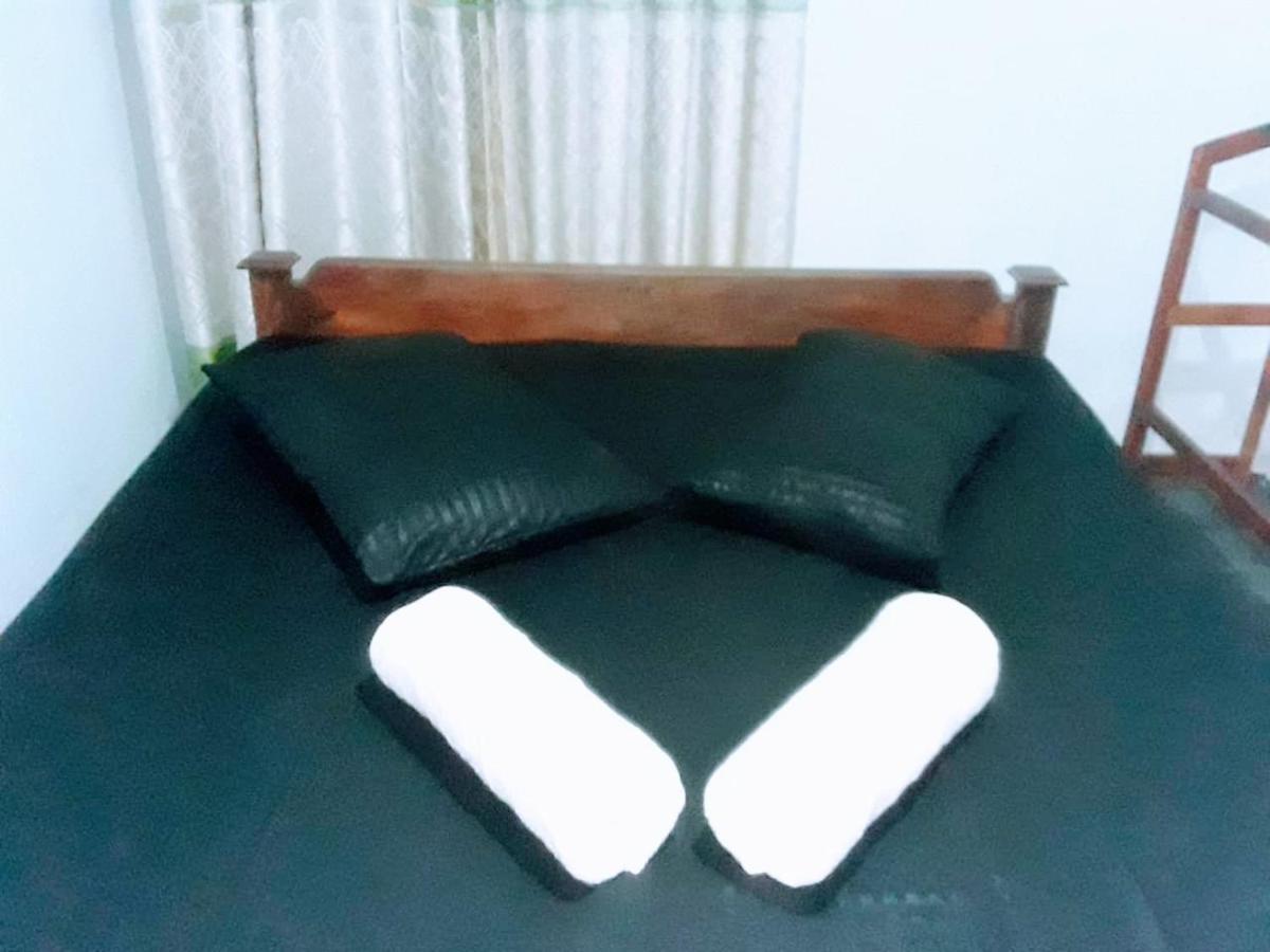 Black And White Kandy Guest House 02 Deiyannewela 外观 照片