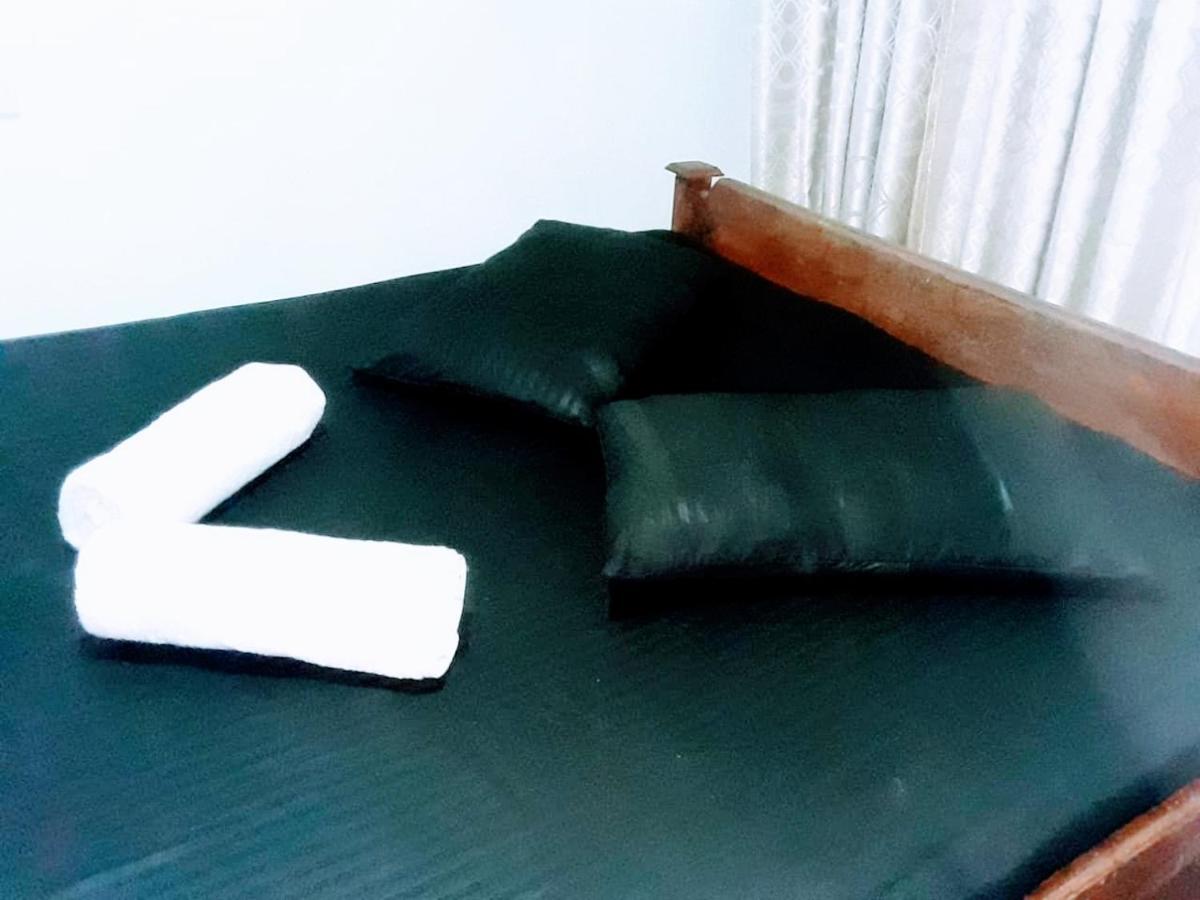 Black And White Kandy Guest House 02 Deiyannewela 外观 照片
