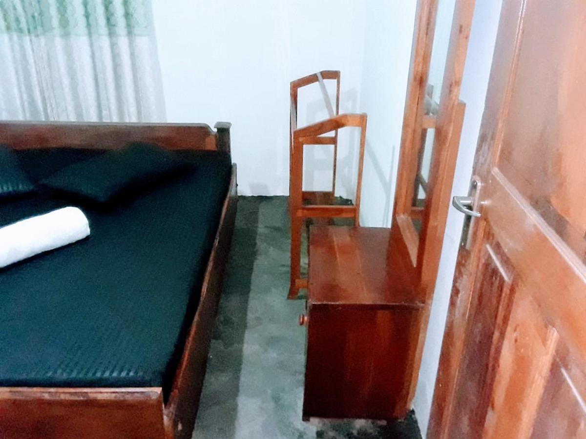Black And White Kandy Guest House 02 Deiyannewela 外观 照片