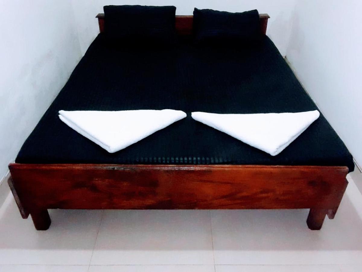 Black And White Kandy Guest House 02 Deiyannewela 外观 照片