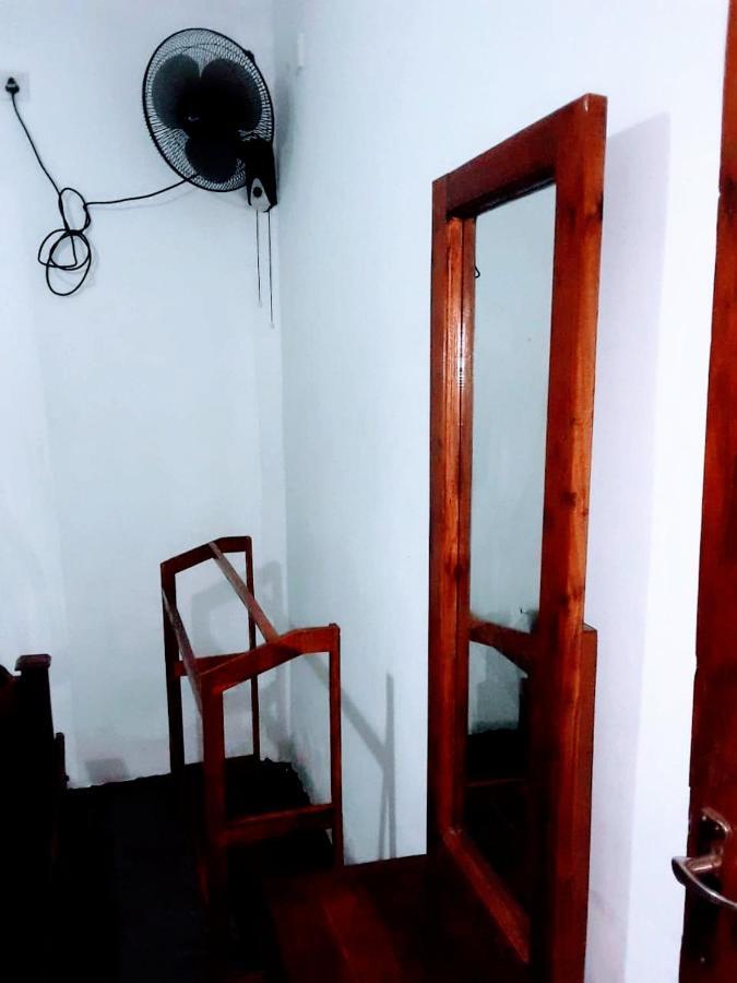 Black And White Kandy Guest House 02 Deiyannewela 外观 照片