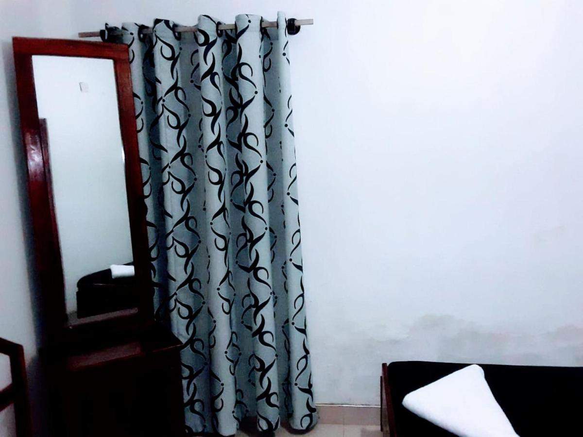 Black And White Kandy Guest House 02 Deiyannewela 外观 照片