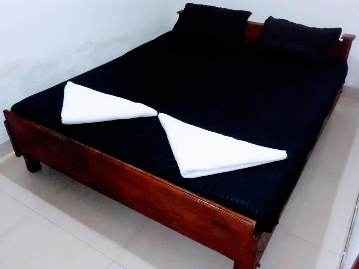 Black And White Kandy Guest House 02 Deiyannewela 外观 照片