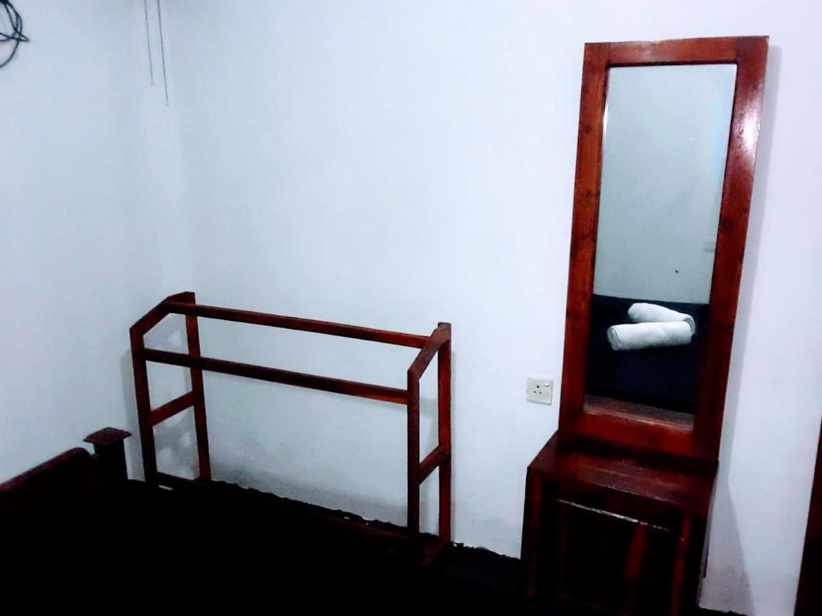 Black And White Kandy Guest House 02 Deiyannewela 外观 照片