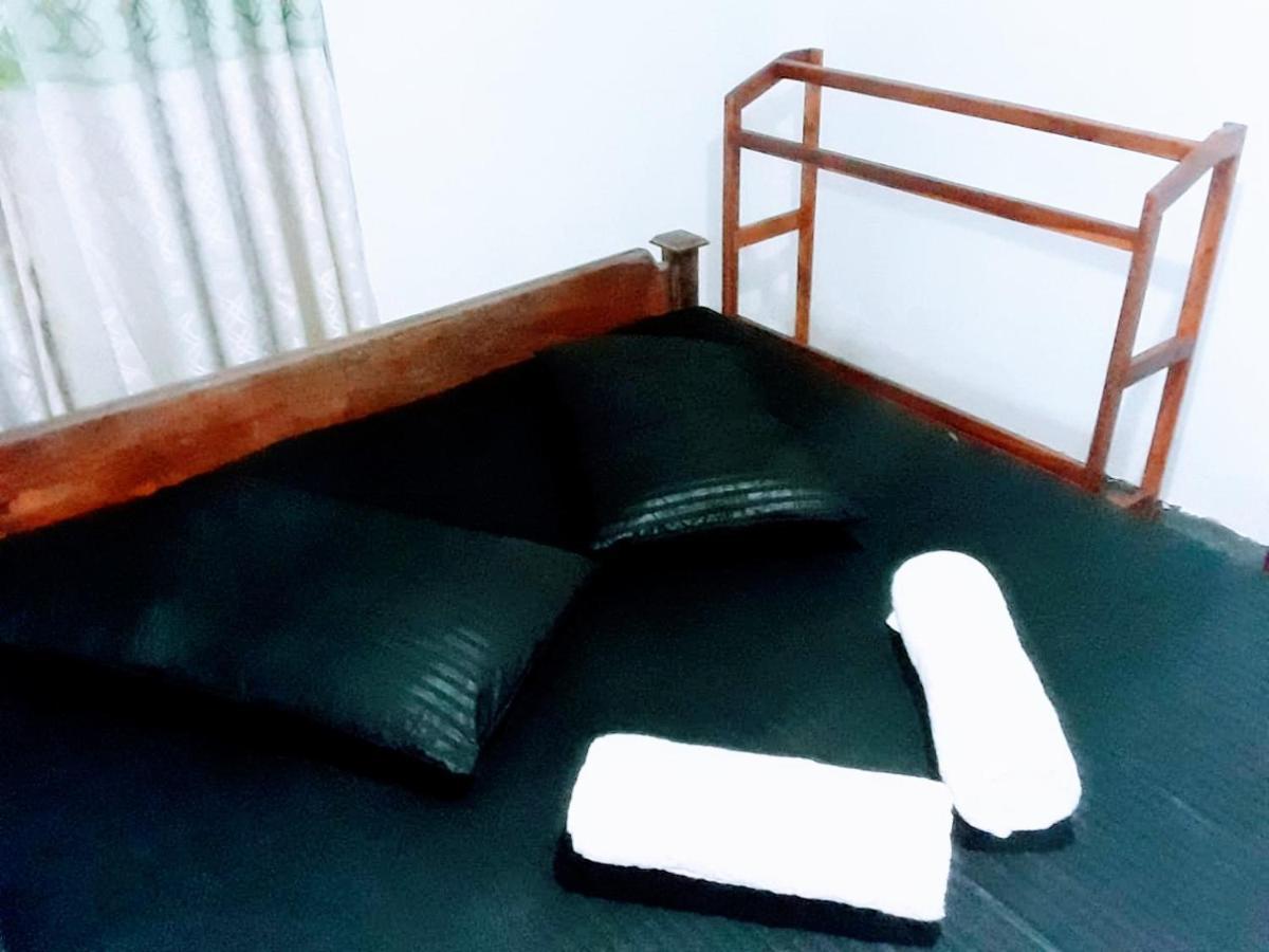 Black And White Kandy Guest House 02 Deiyannewela 外观 照片
