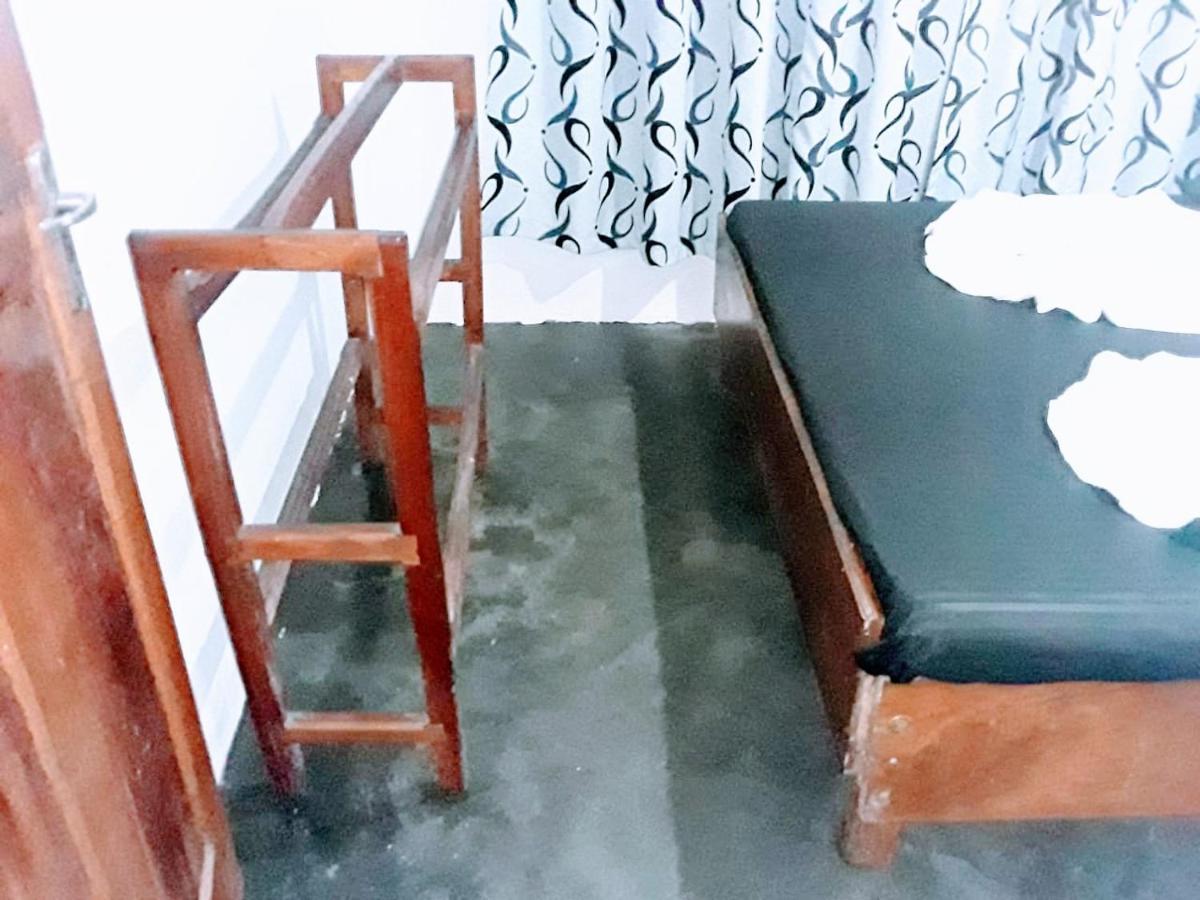 Black And White Kandy Guest House 02 Deiyannewela 外观 照片
