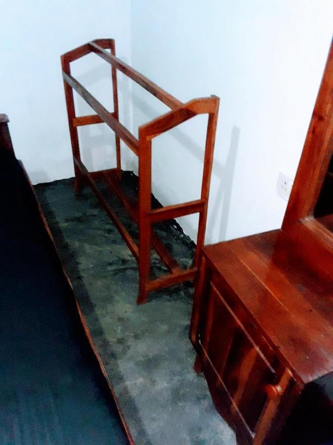 Black And White Kandy Guest House 02 Deiyannewela 外观 照片