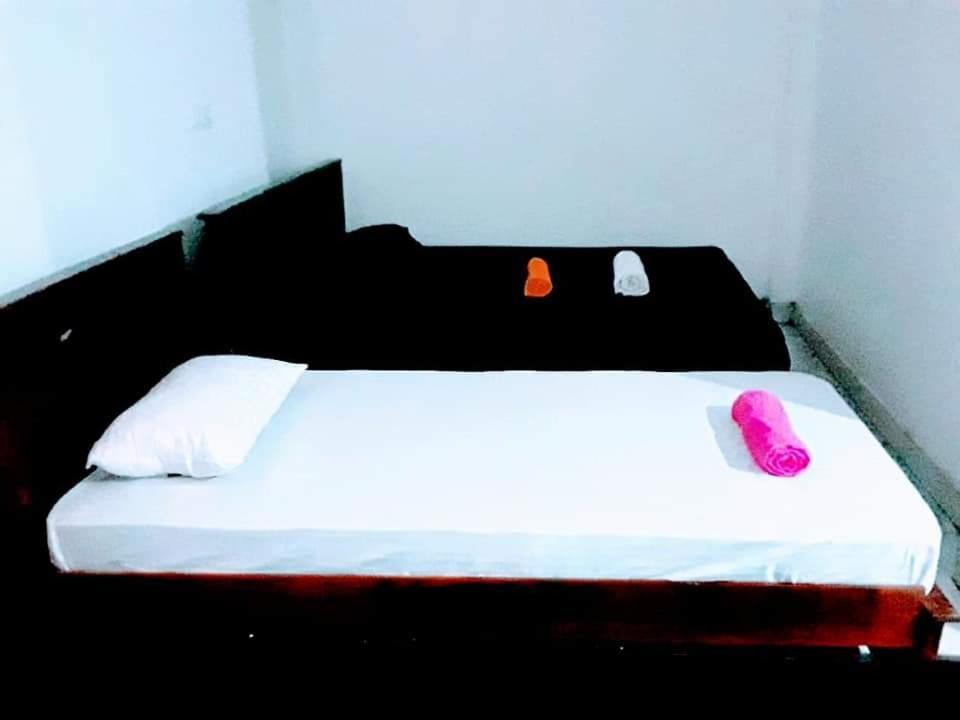 Black And White Kandy Guest House 02 Deiyannewela 外观 照片