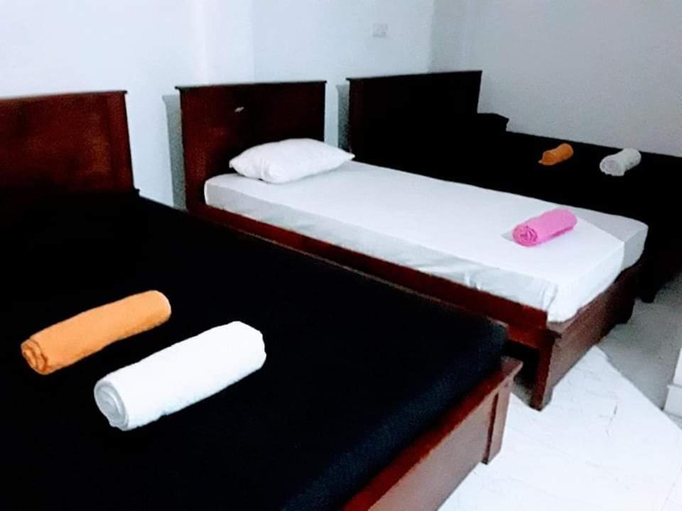 Black And White Kandy Guest House 02 Deiyannewela 外观 照片