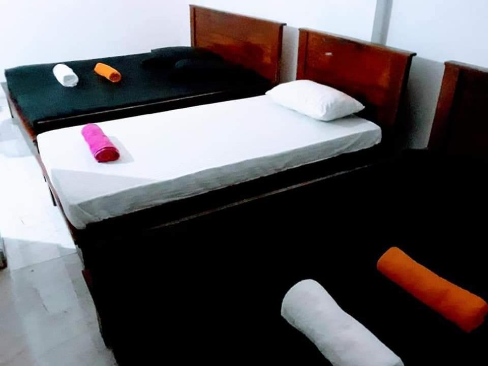 Black And White Kandy Guest House 02 Deiyannewela 外观 照片